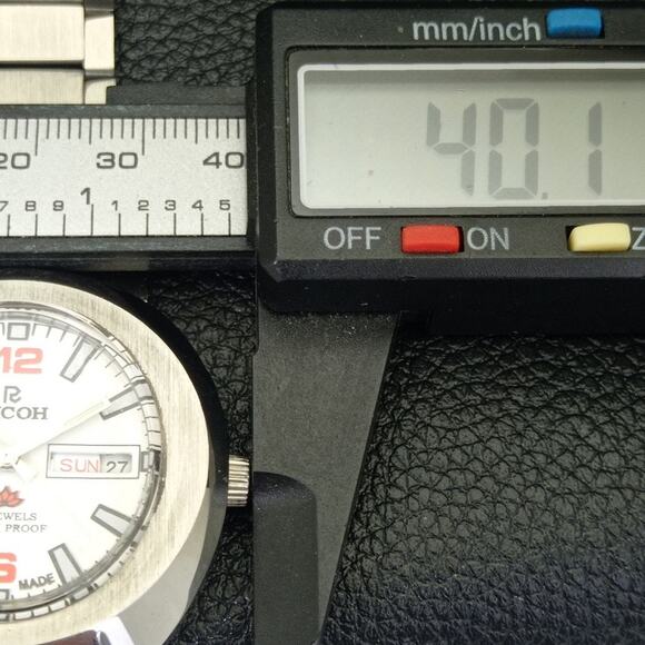 Vintage 1980 Ricoh Automatic Mens Silver Watch W/daydate & Red accents - Picture 7 of 10